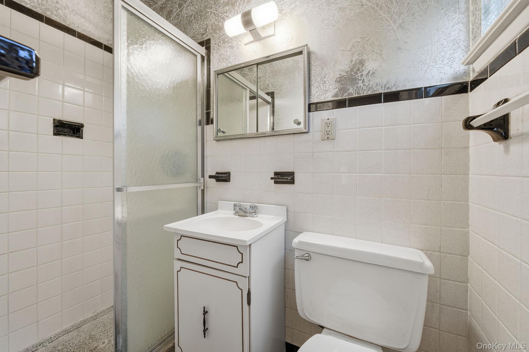 #13 photo, 18 Dunhill Road, Manhasset Hills , NY 11040