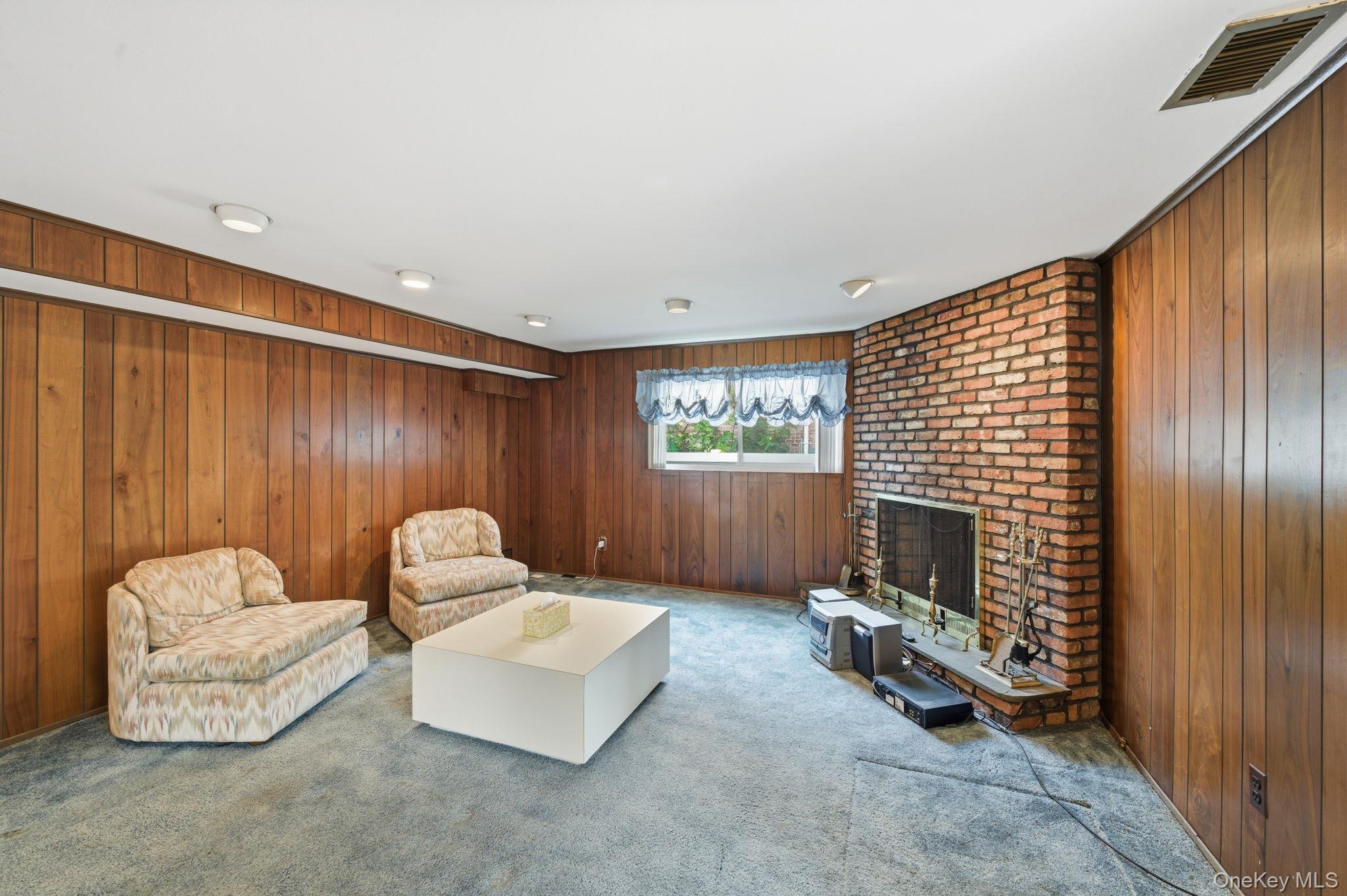 #15 photo, 18 Dunhill Road, Manhasset Hills , NY 11040