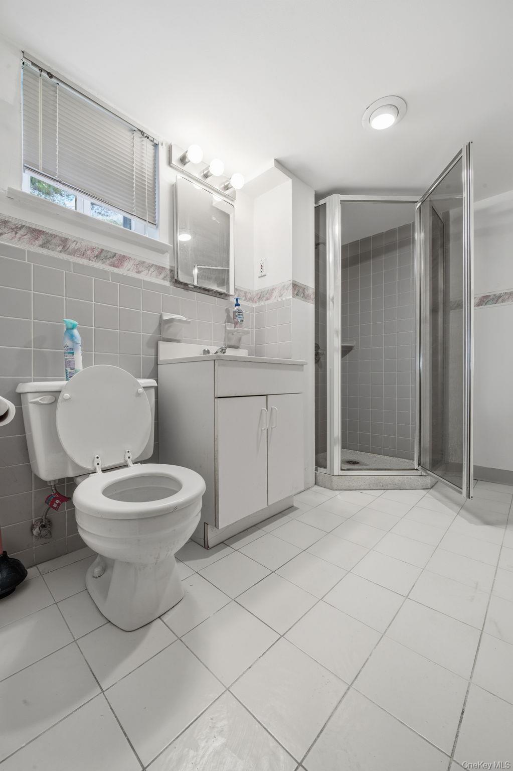 #17 photo, 18 Dunhill Road, Manhasset Hills , NY 11040