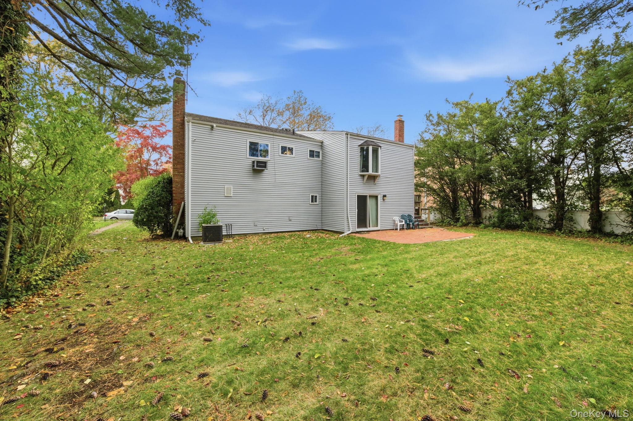 #20 photo, 18 Dunhill Road, Manhasset Hills , NY 11040