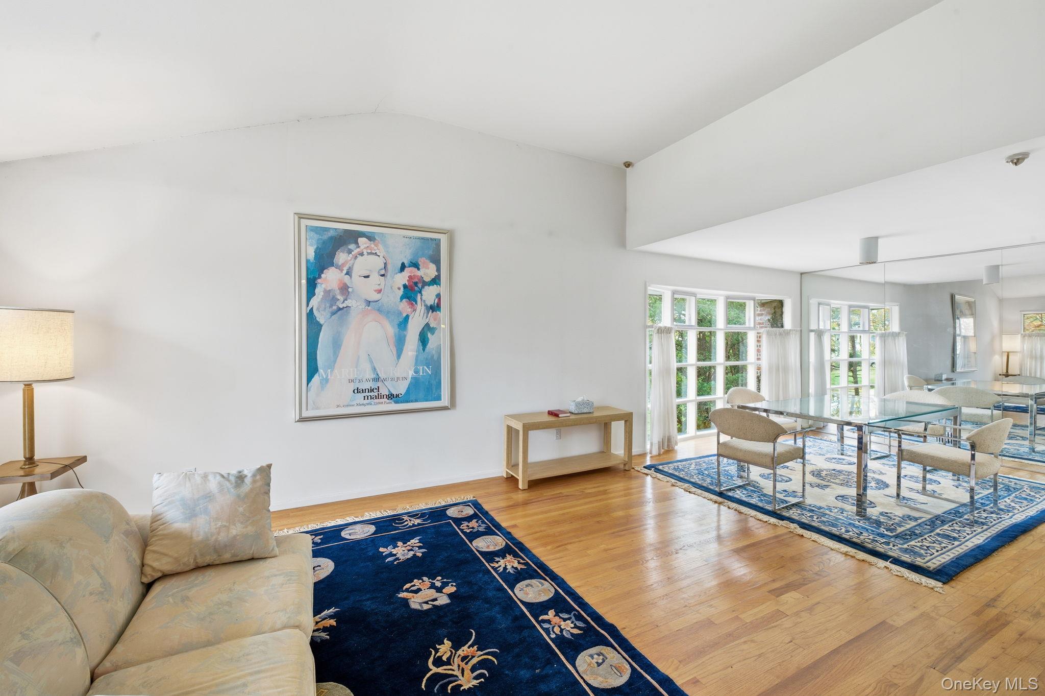 #4 photo, 18 Dunhill Road, Manhasset Hills , NY 11040