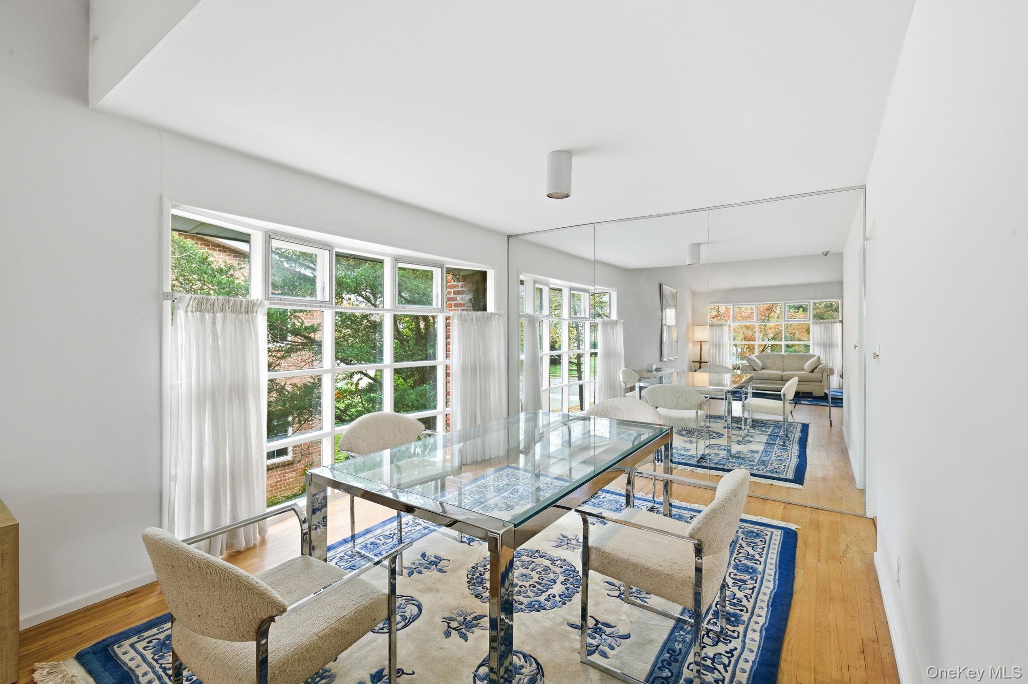 #6 photo, 18 Dunhill Road, Manhasset Hills , NY 11040