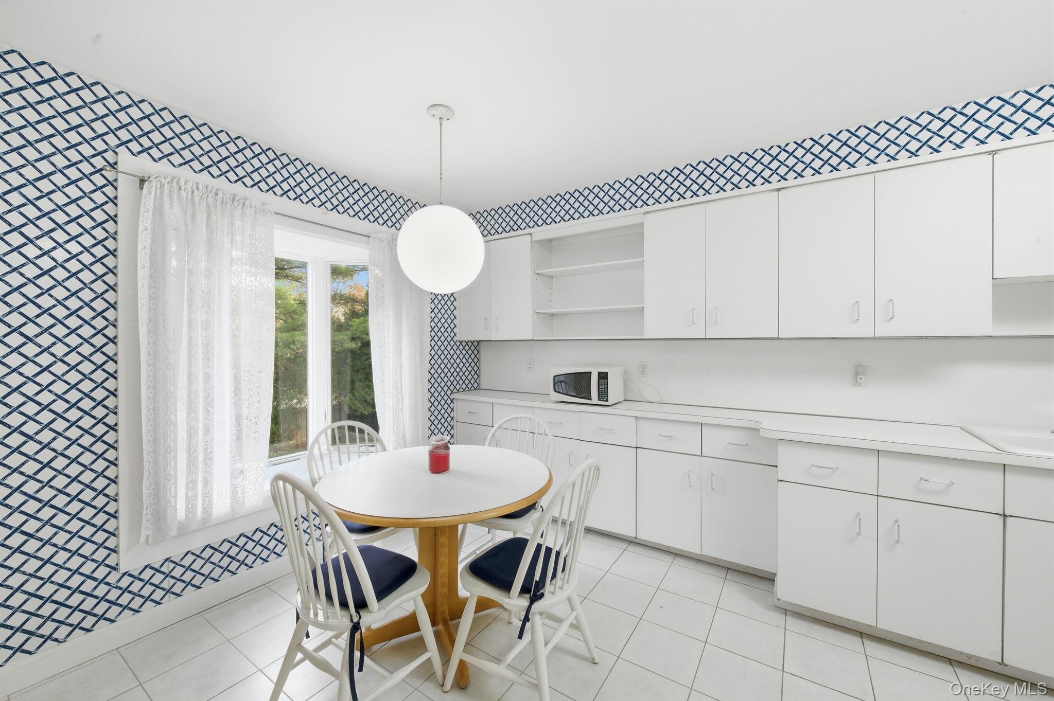 #8 photo, 18 Dunhill Road, Manhasset Hills , NY 11040