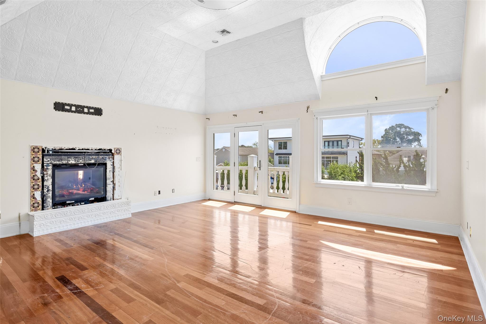 #11 photo, 4 Sutton Place, Massapequa , NY 11758