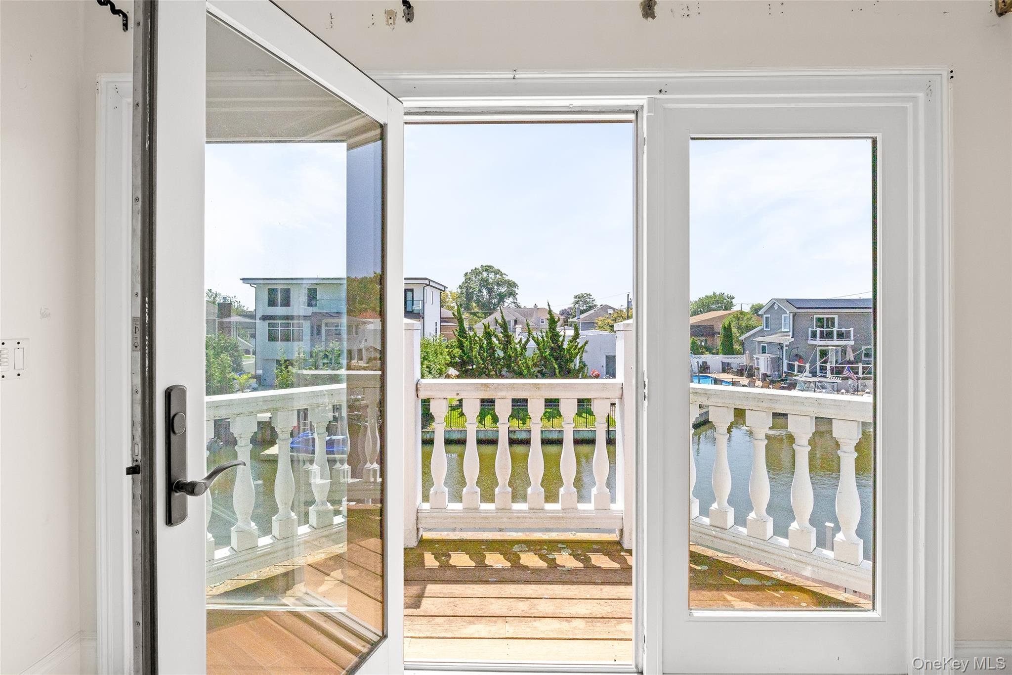 #12 photo, 4 Sutton Place, Massapequa , NY 11758