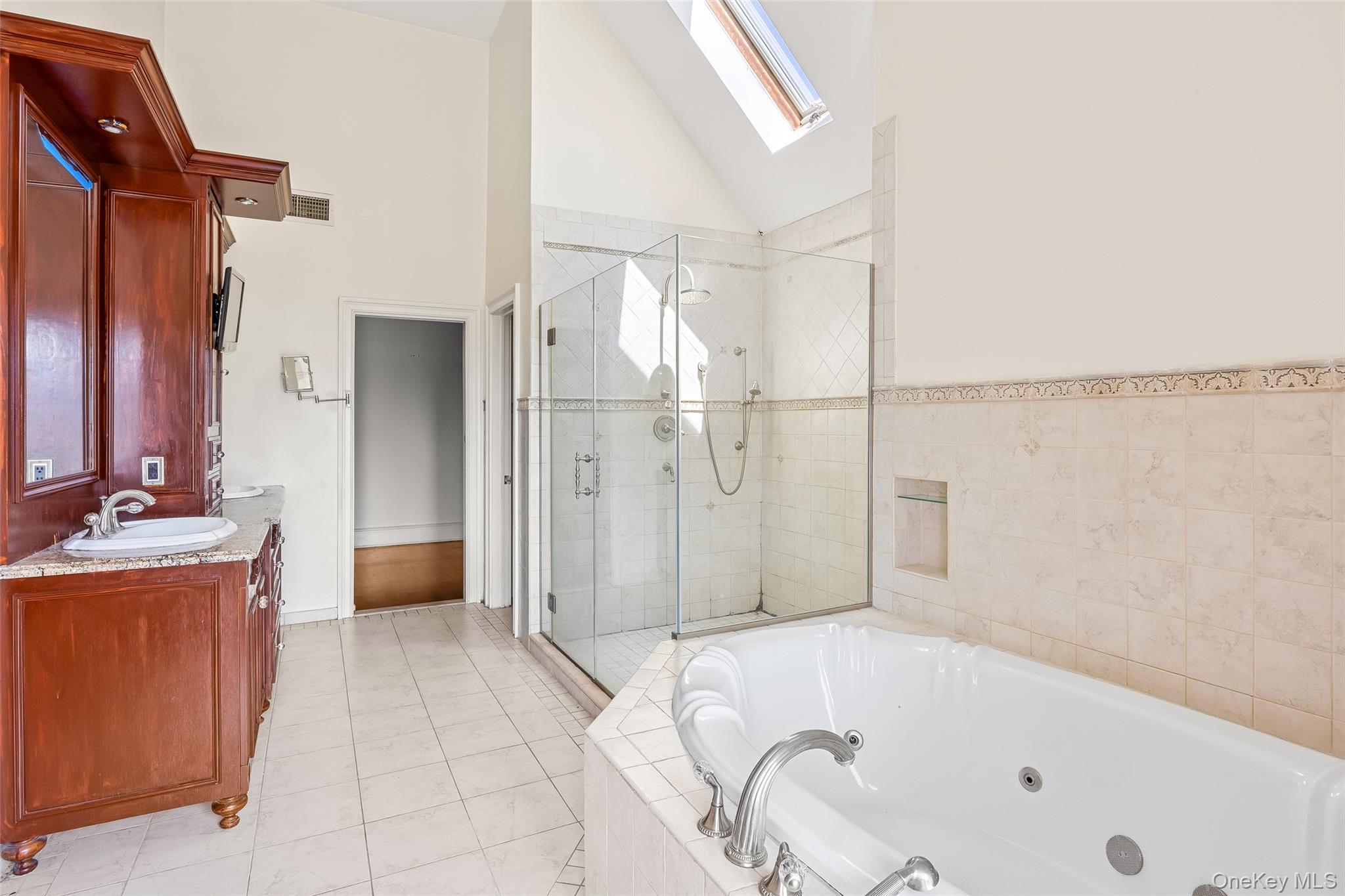 #14 photo, 4 Sutton Place, Massapequa , NY 11758