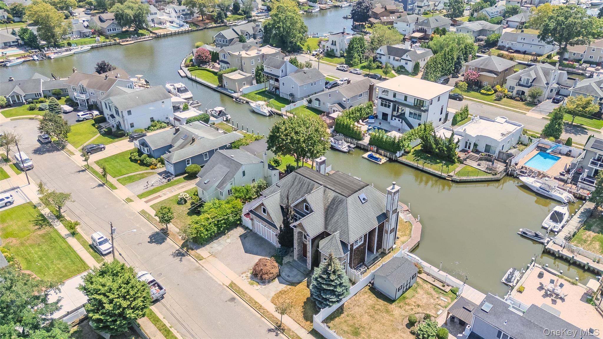 #16 photo, 4 Sutton Place, Massapequa , NY 11758