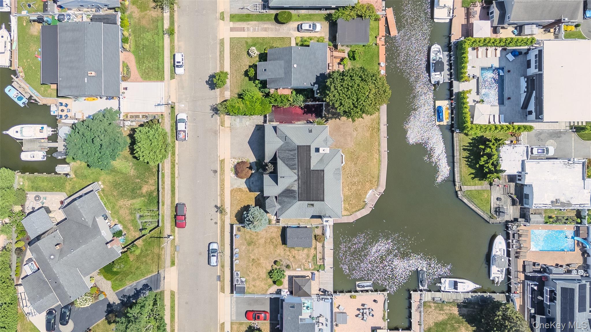 #17 photo, 4 Sutton Place, Massapequa , NY 11758