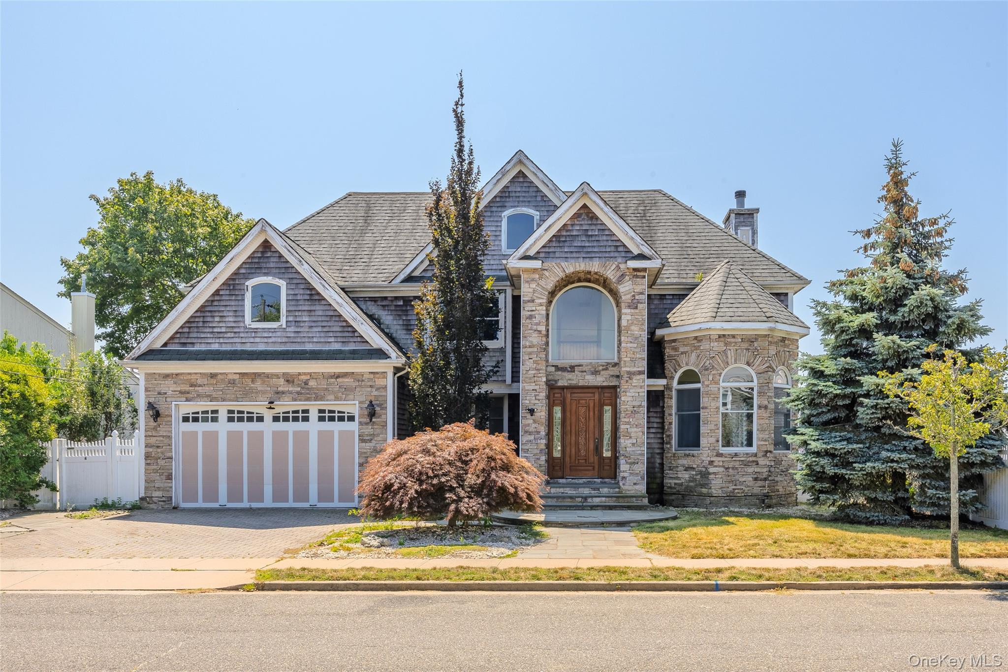 #2 photo, 4 Sutton Place, Massapequa , NY 11758