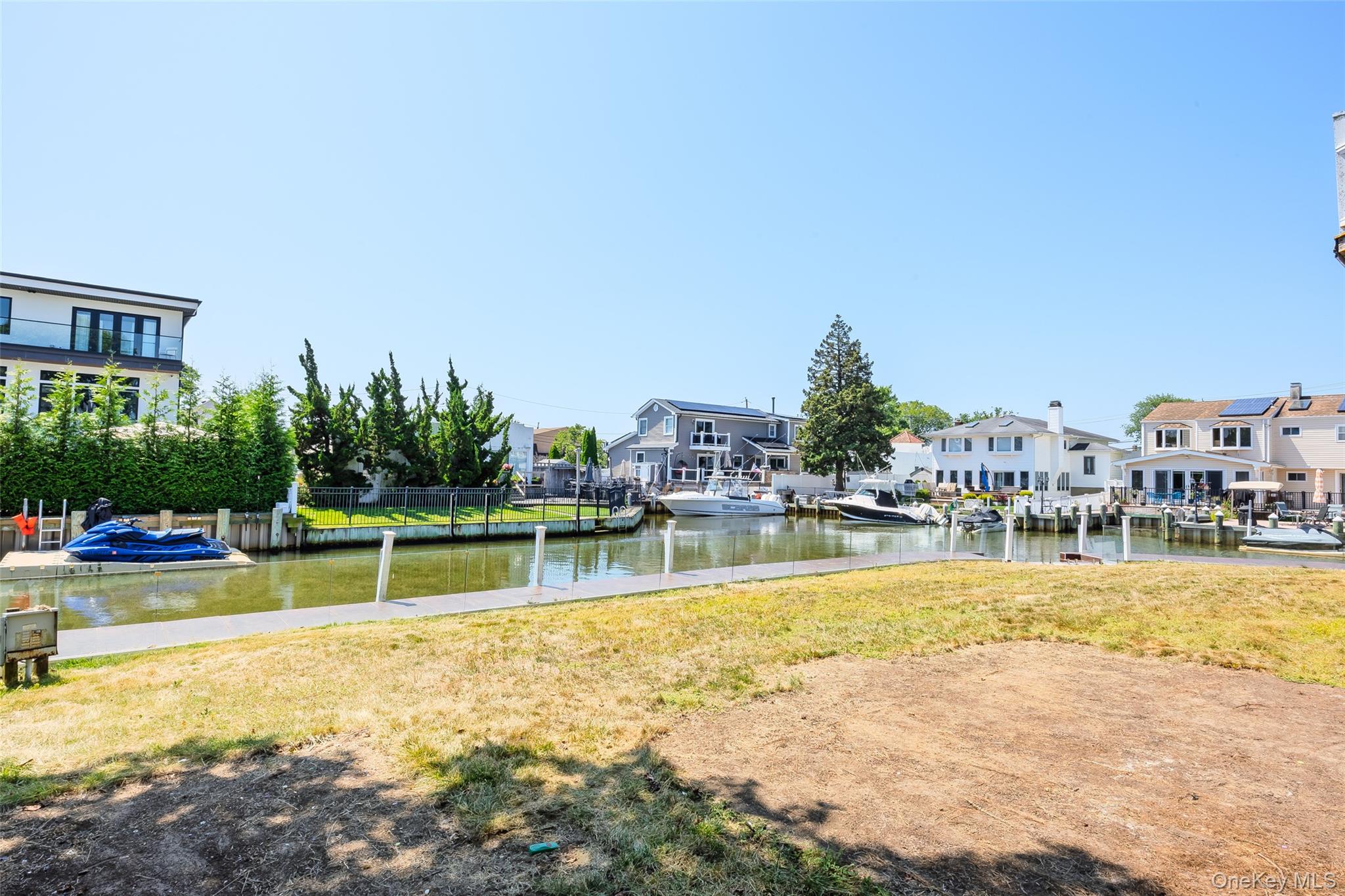 #3 photo, 4 Sutton Place, Massapequa , NY 11758