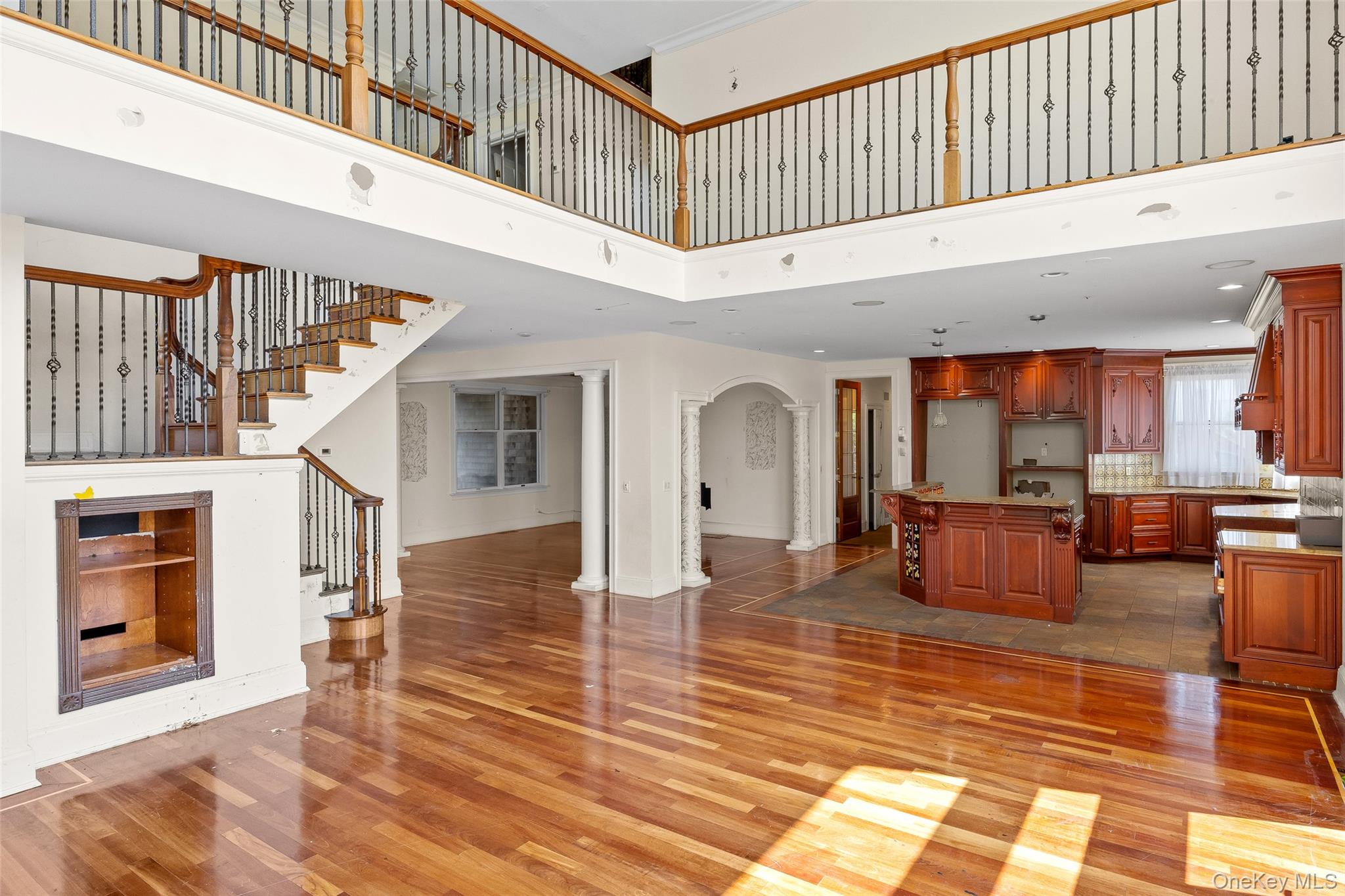 #6 photo, 4 Sutton Place, Massapequa , NY 11758