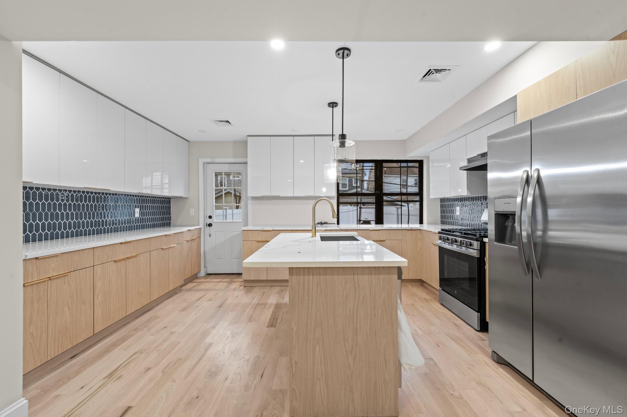 #3 photo, 8060 164th Street, Hillcrest (Queens) , NY 11432