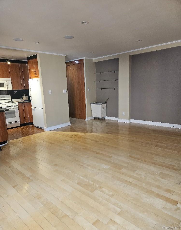 #11 photo, 105-15 66, Forest Hills , NY 11375