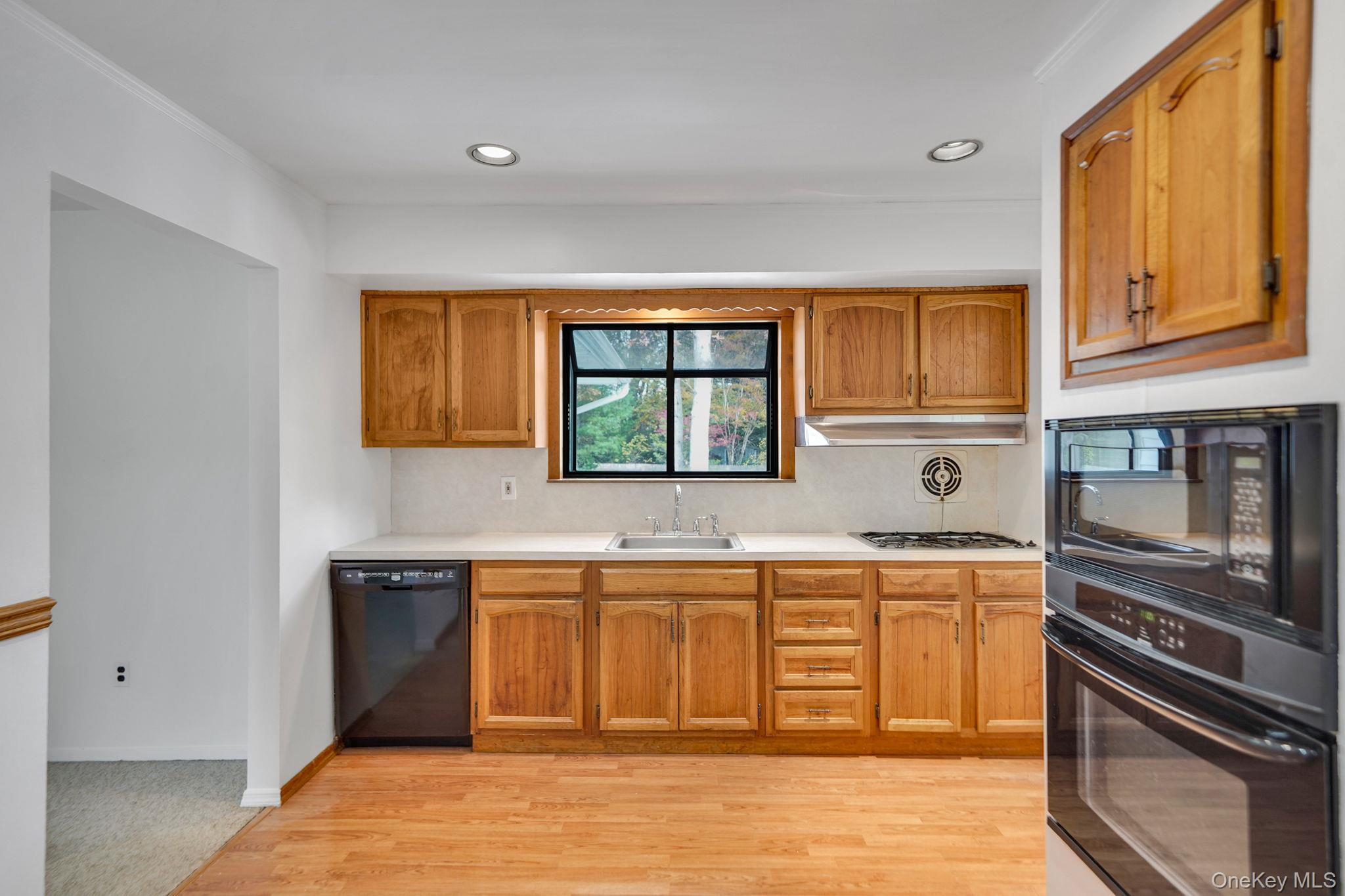 #8 photo, 2 Garden Court, Port Jefferson Station , NY 11776