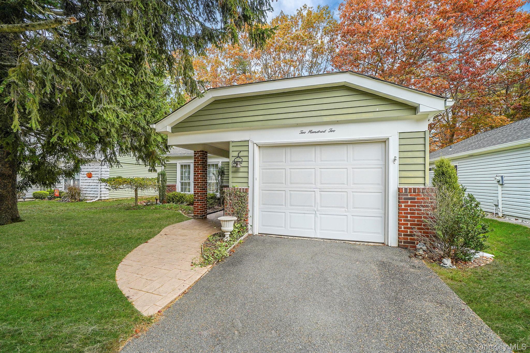 #2 photo, 202 Belfast Lane, Ridge , NY 11961