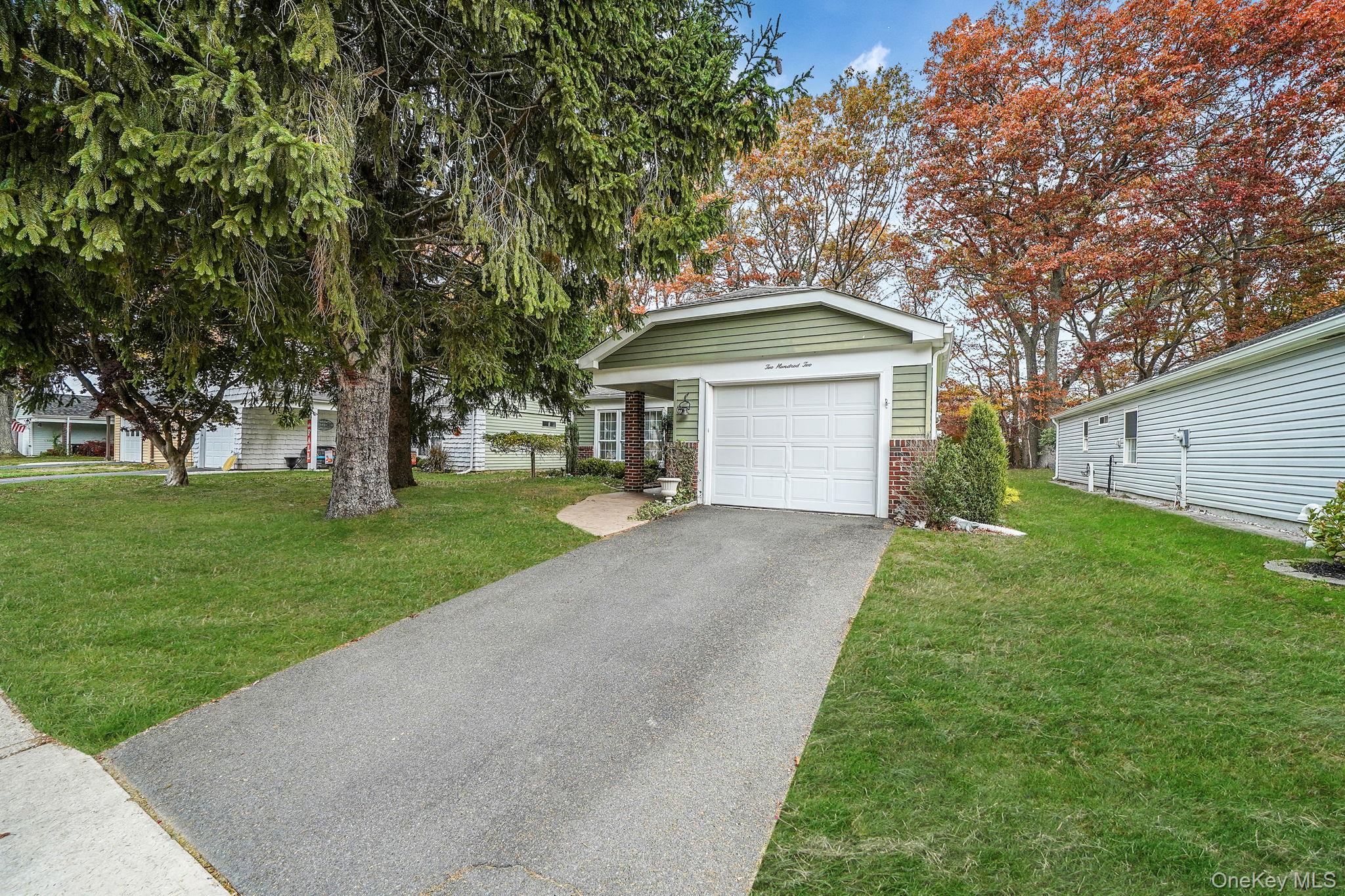 #4 photo, 202 Belfast Lane, Ridge , NY 11961