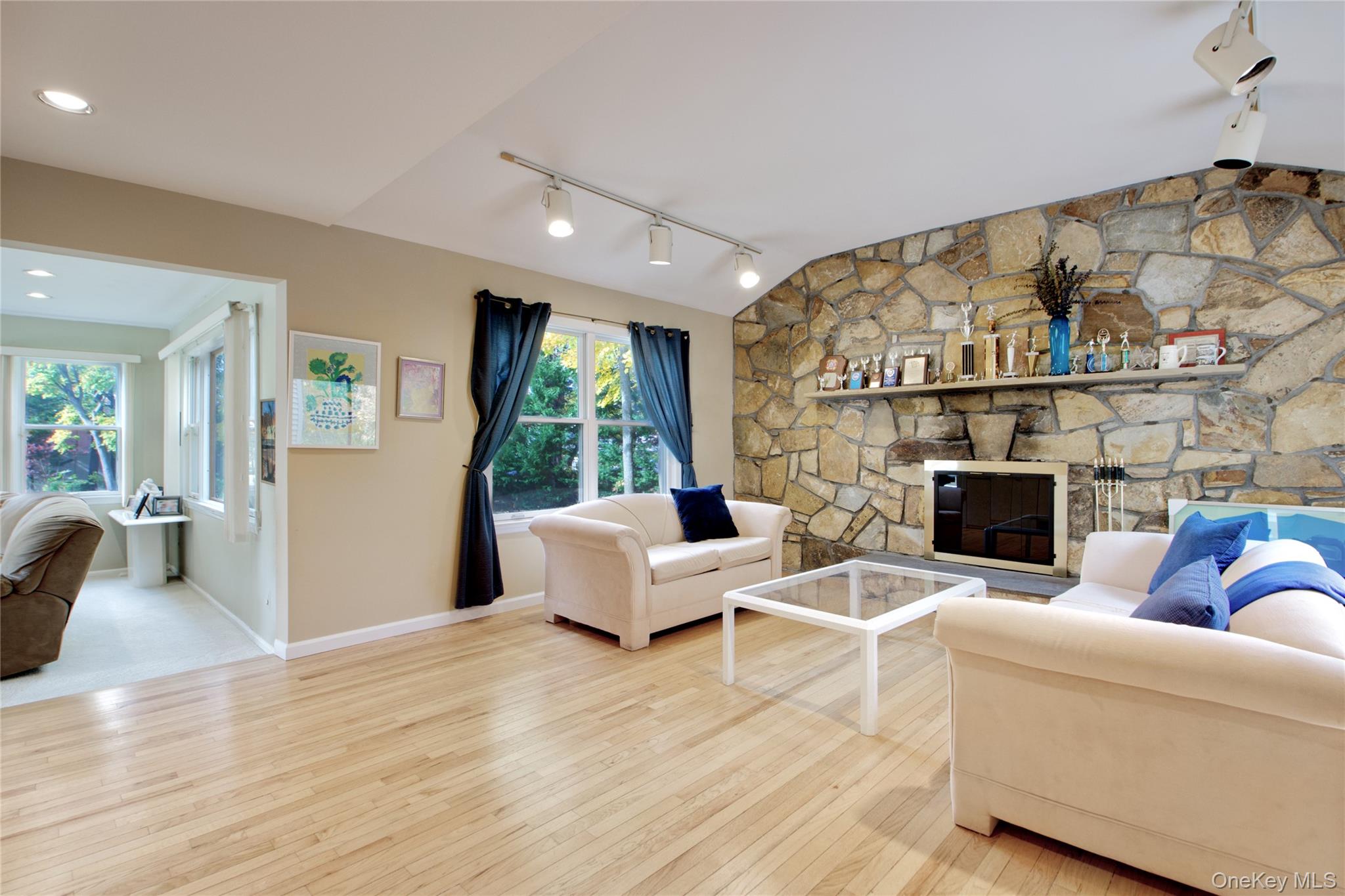 #10 photo, 26 Woods Drive, East Hills , NY 11576