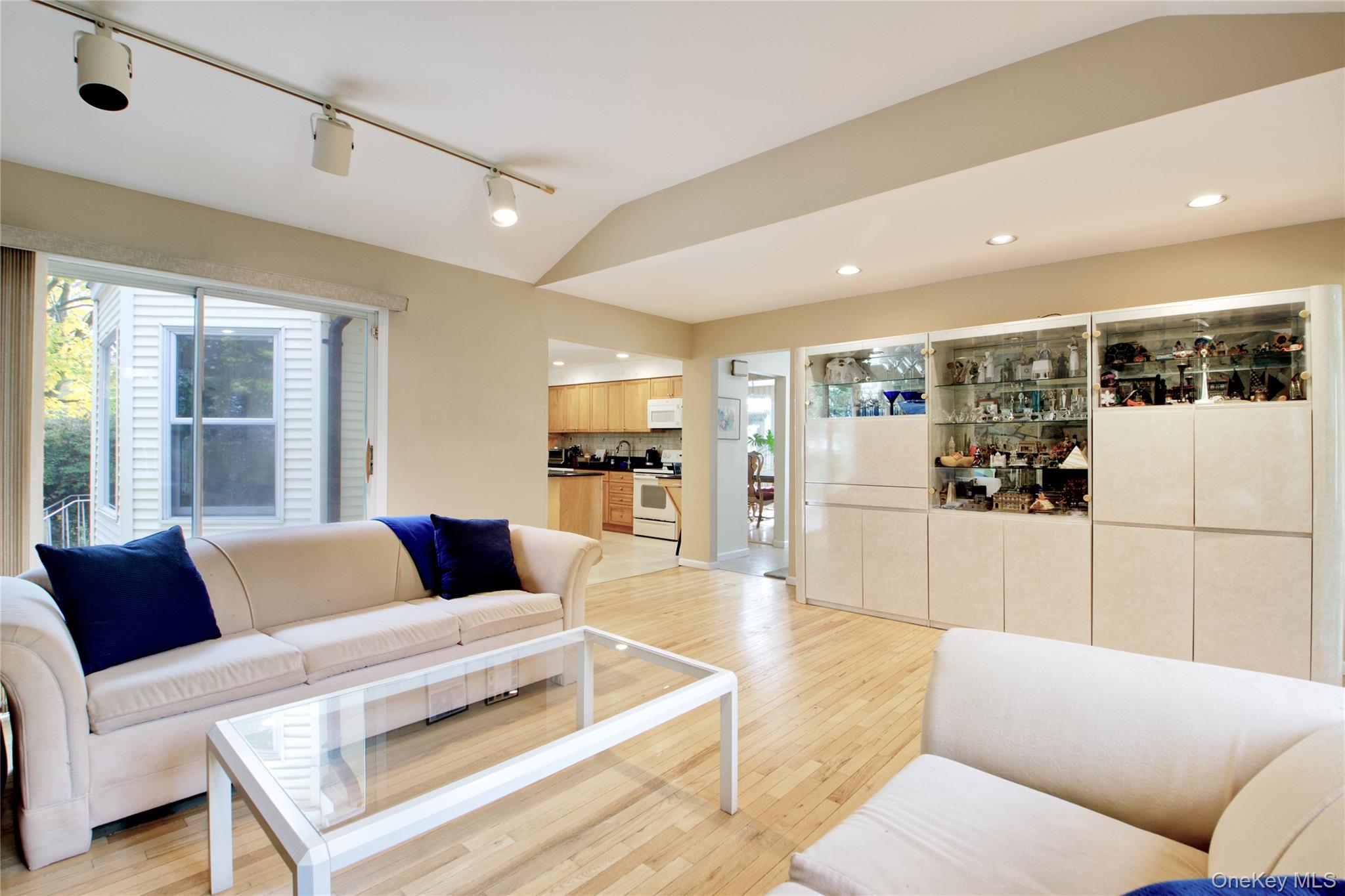 #12 photo, 26 Woods Drive, East Hills , NY 11576