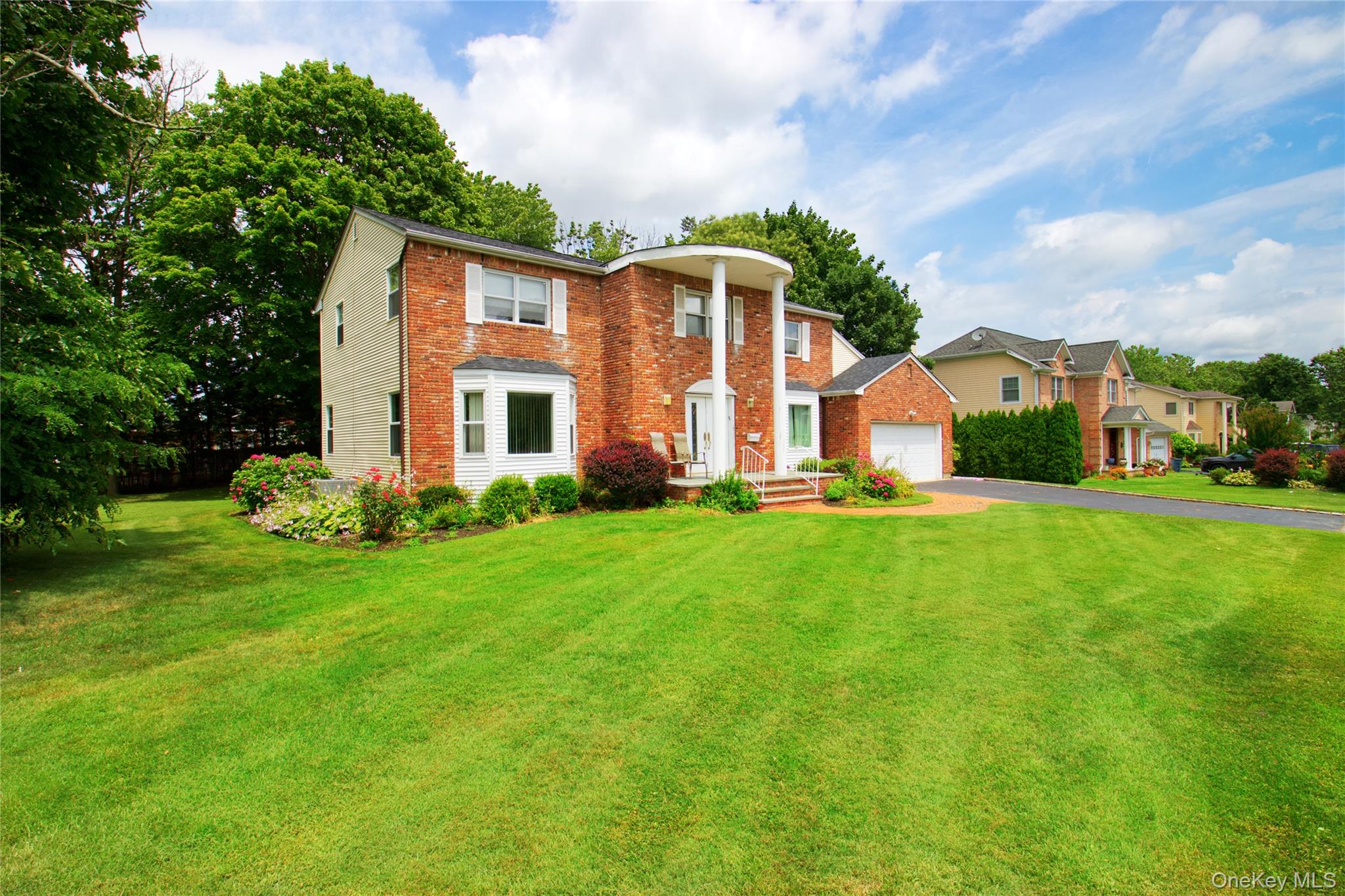 #2 photo, 26 Woods Drive, East Hills , NY 11576