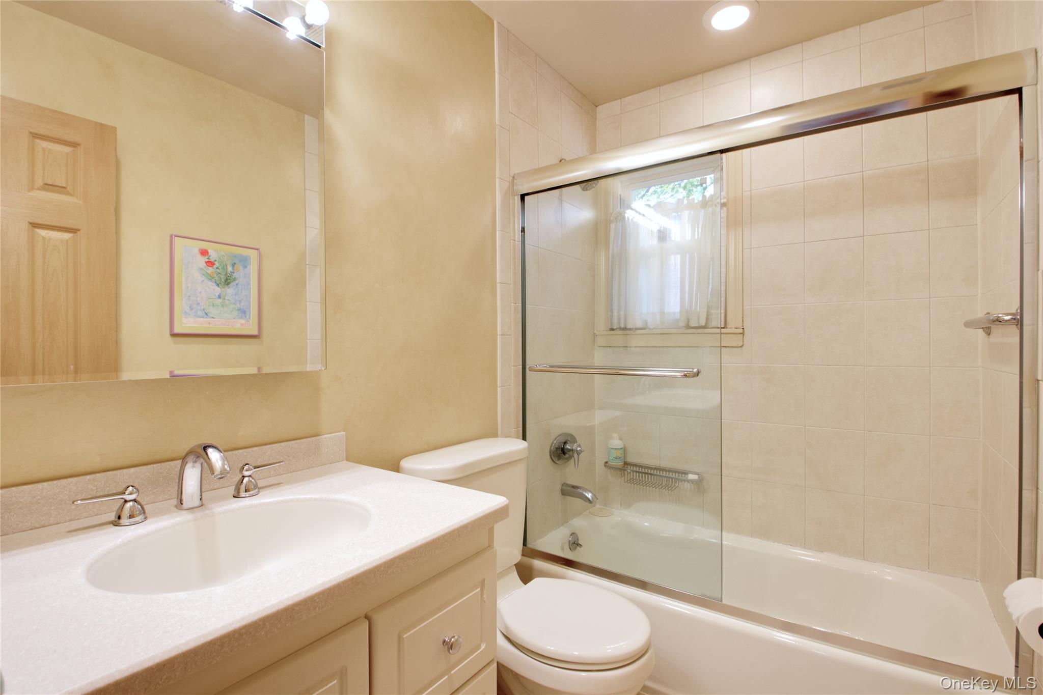 #20 photo, 26 Woods Drive, East Hills , NY 11576