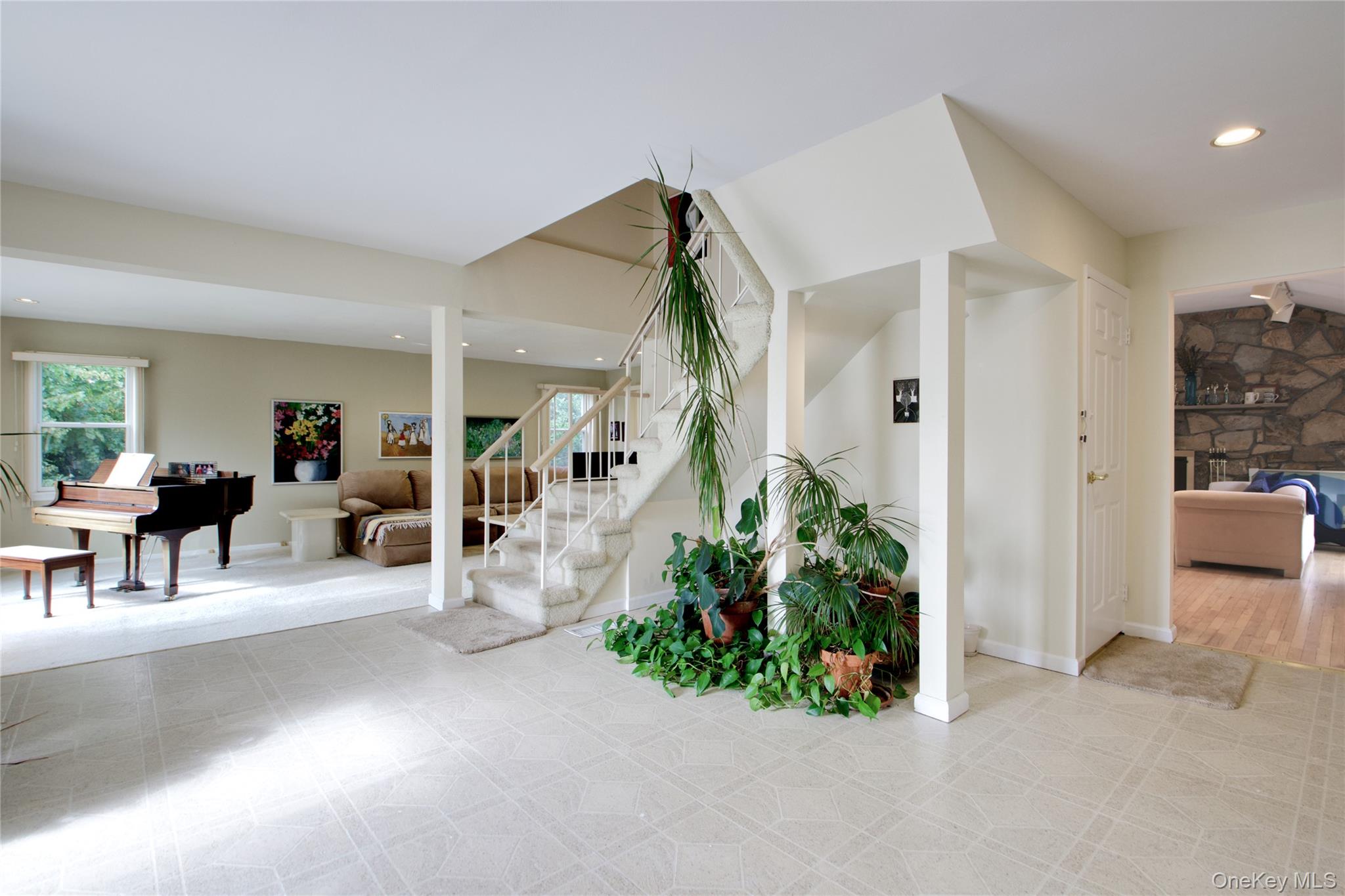 #3 photo, 26 Woods Drive, East Hills , NY 11576