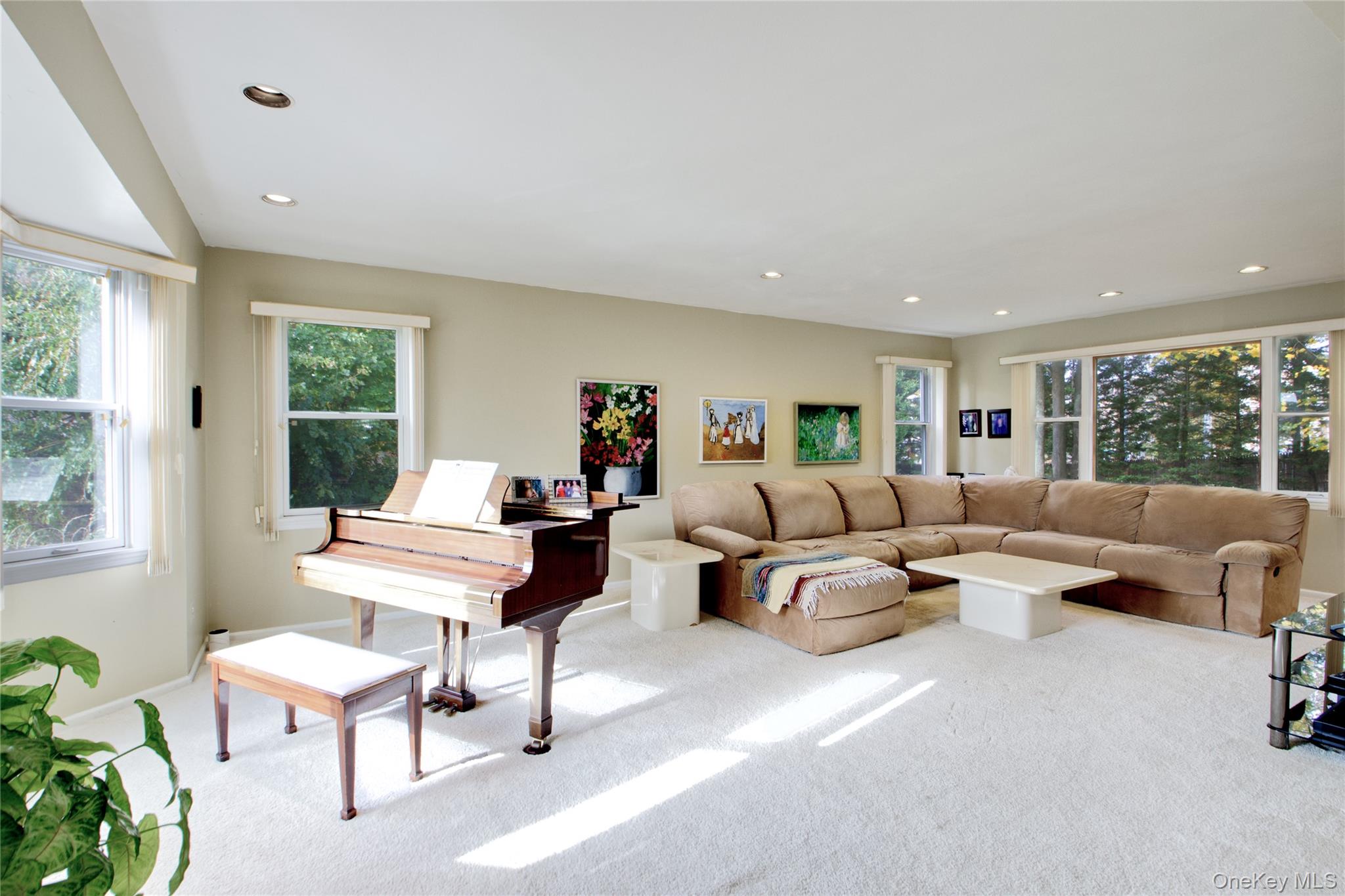 #4 photo, 26 Woods Drive, East Hills , NY 11576