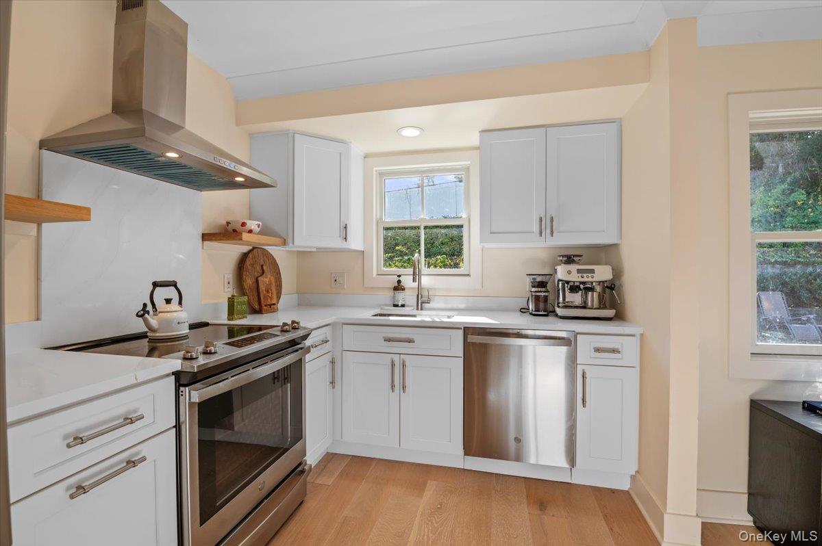 #10 photo, 19 Sideview Drive, Oyster Bay , NY 11771