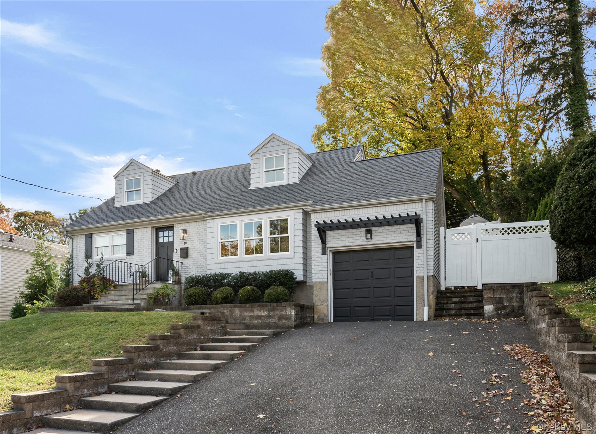 #2 photo, 19 Sideview Drive, Oyster Bay , NY 11771