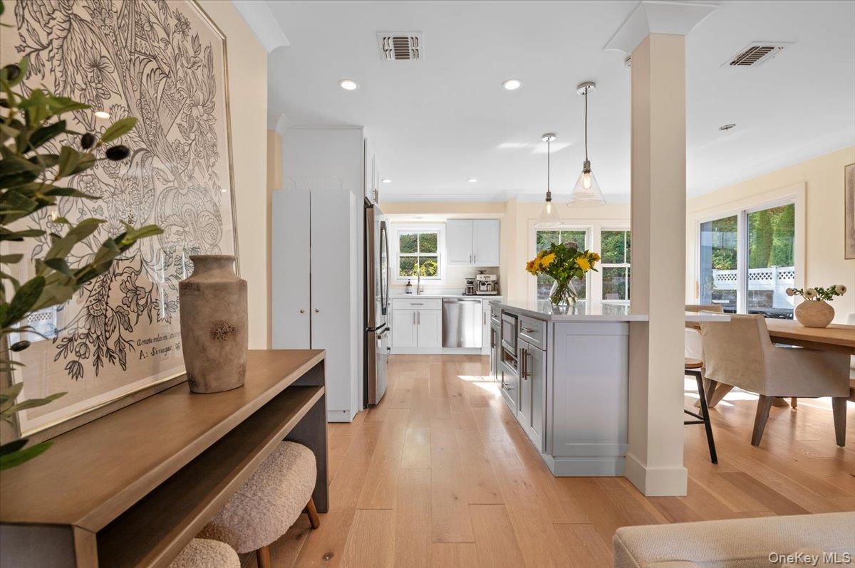 #3 photo, 19 Sideview Drive, Oyster Bay , NY 11771