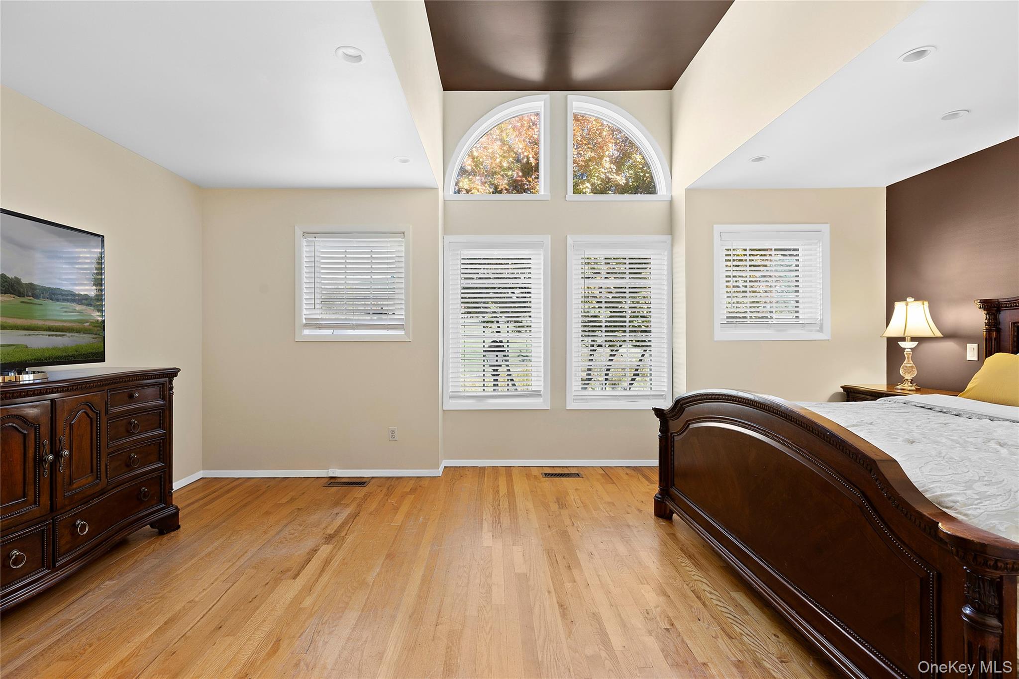 #13 photo, 230 Glen Street, Glen Cove , NY 11542