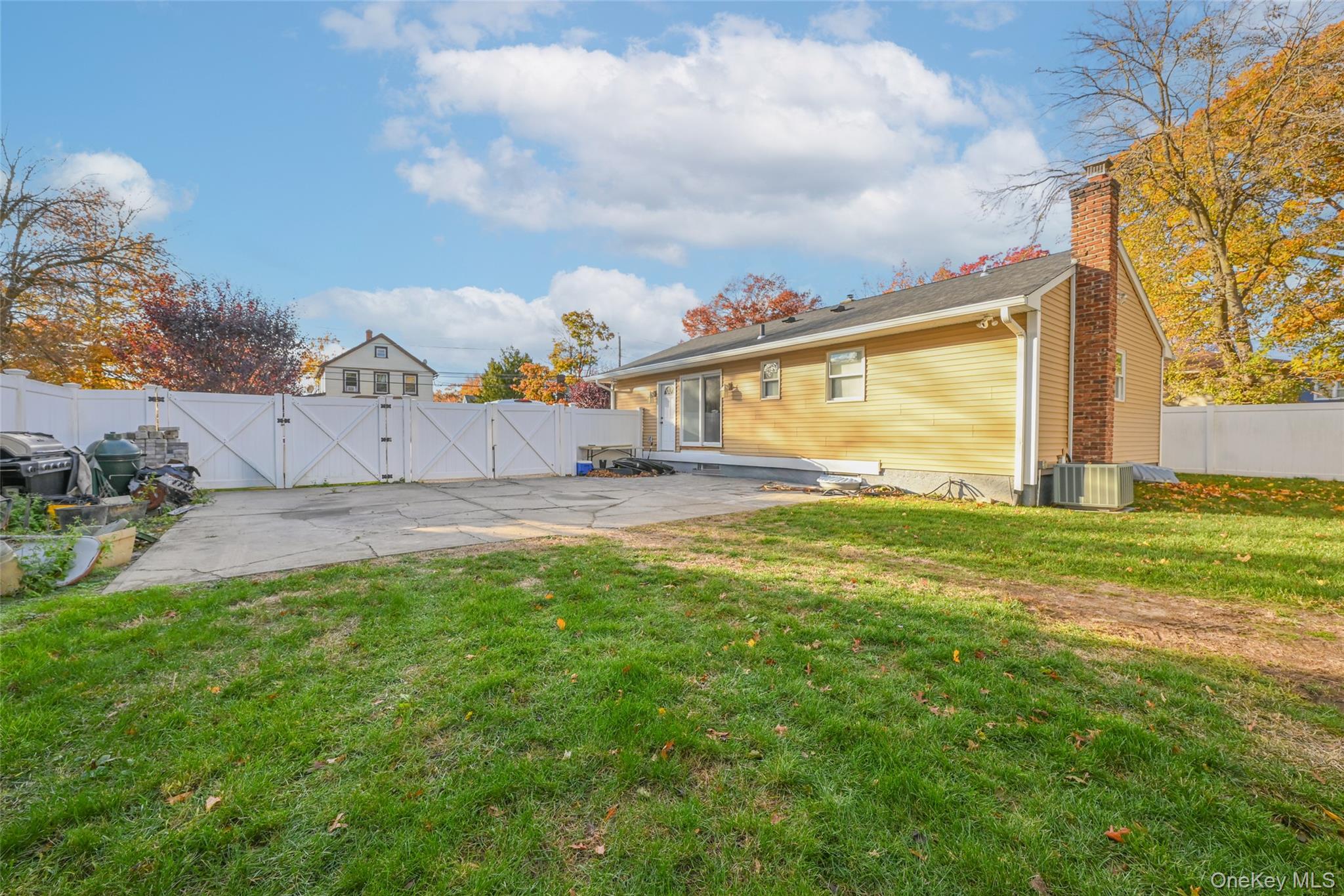 #16 photo, 350 Sheridan Street, Westbury , NY 11590