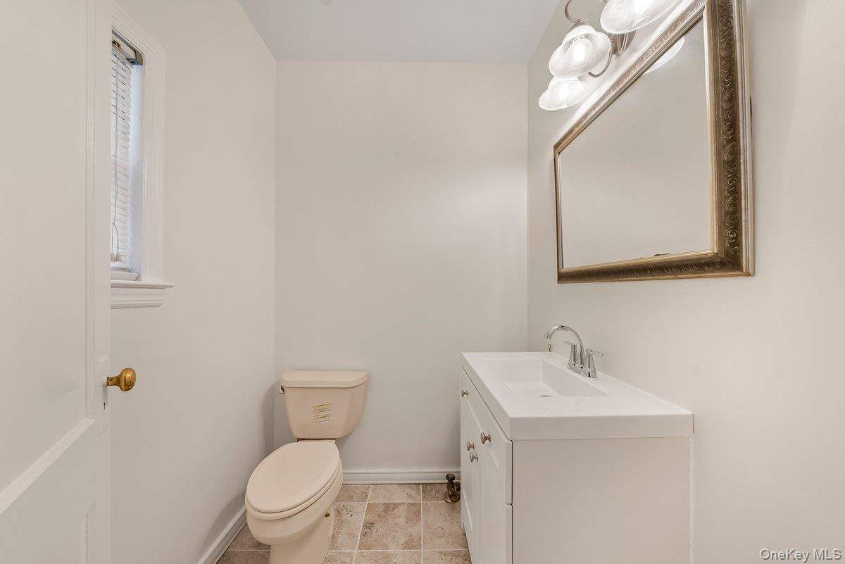 #18 photo, 215 East 235th Street, Bronx , NY 10470