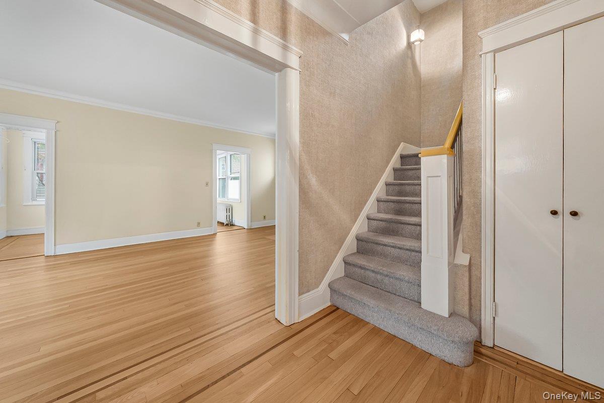 #19 photo, 215 East 235th Street, Bronx , NY 10470