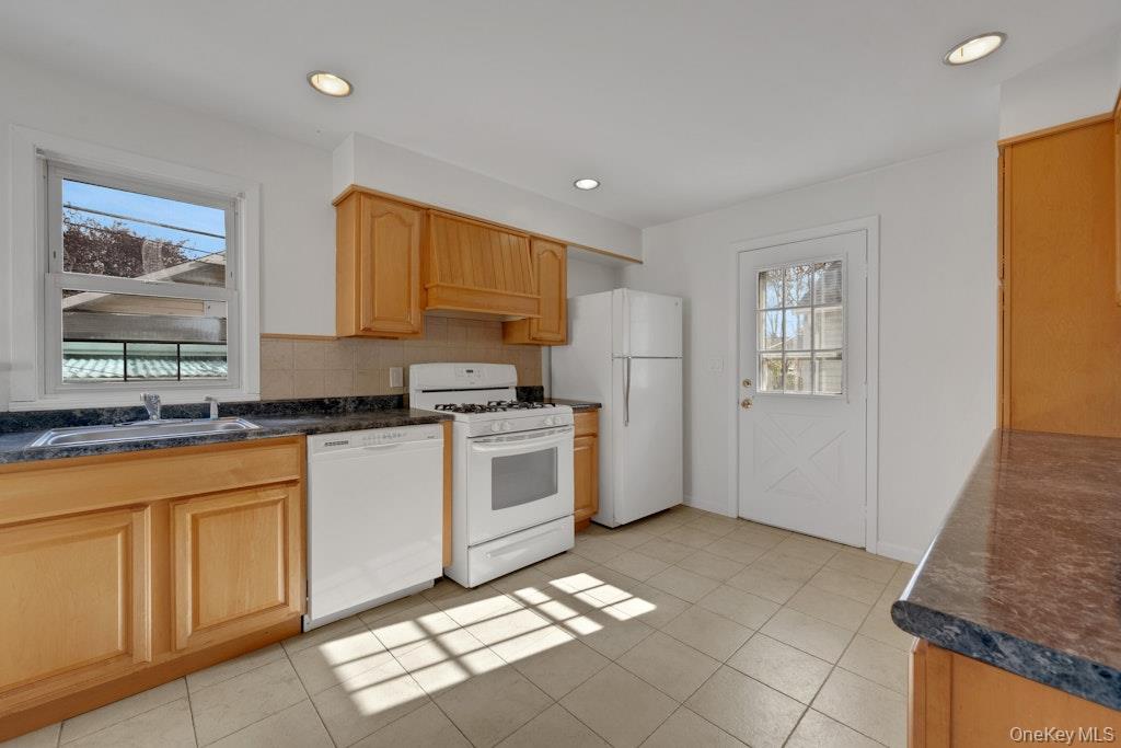 #10 photo, 24 Magnolia Place, Bronx , NY 10465