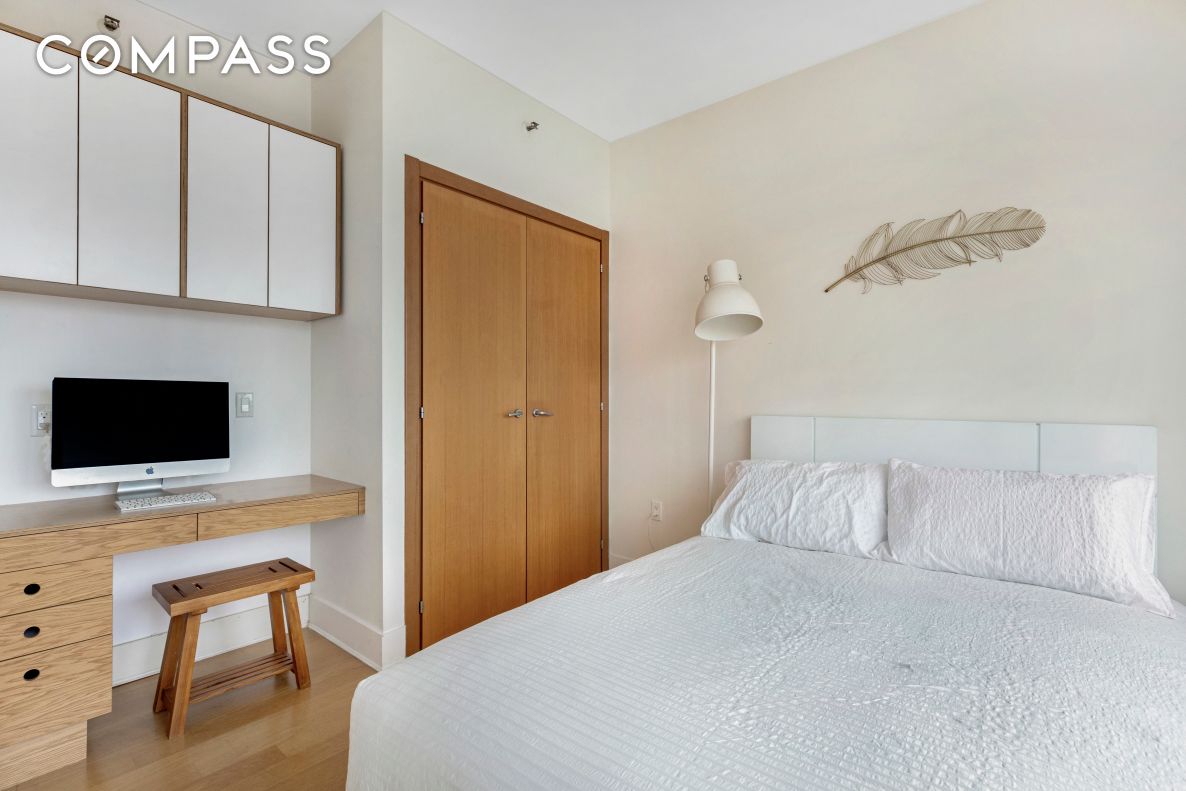 #8 photo, Brooklyn, Williamsburg , NY 11249