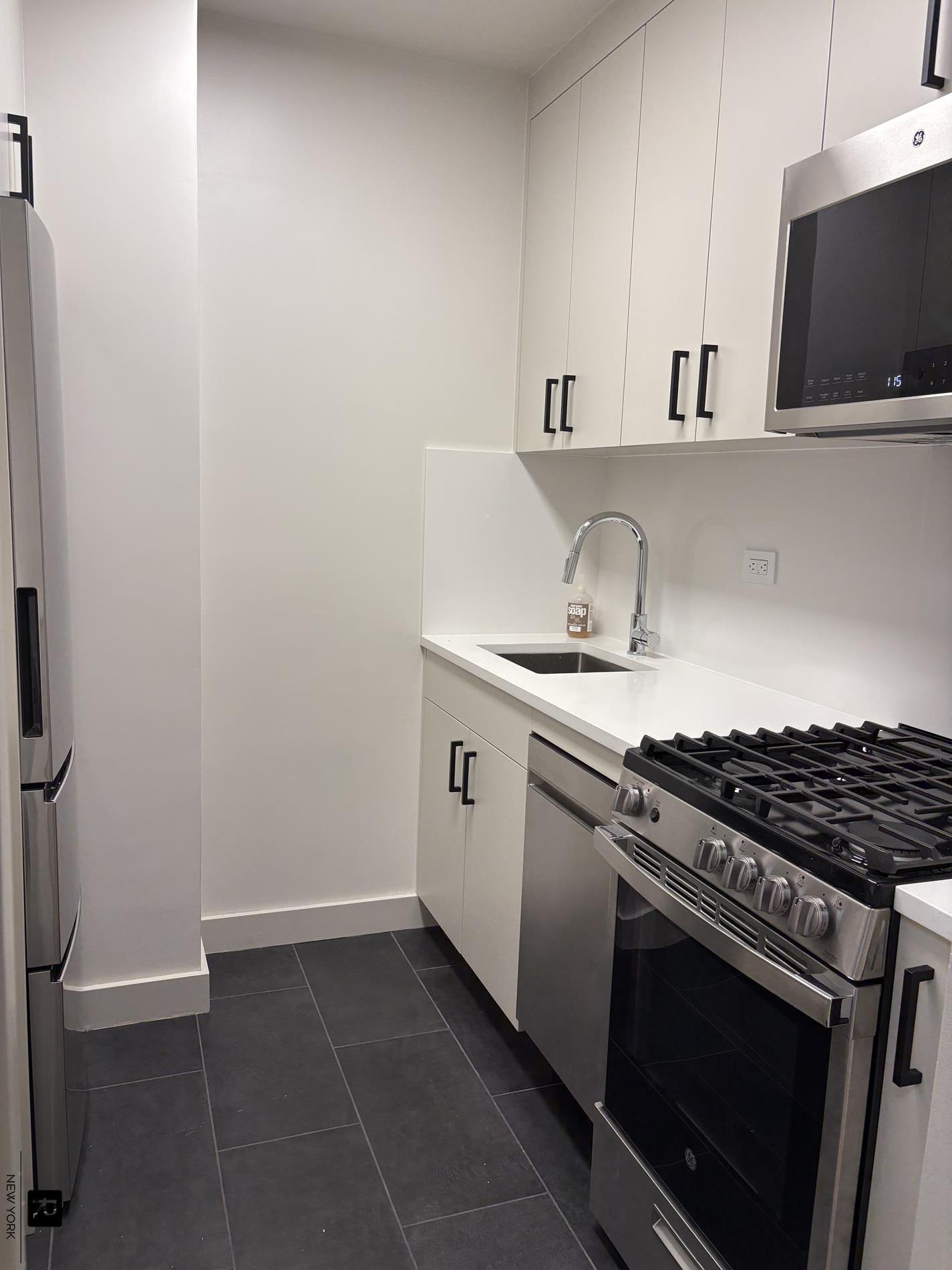 #4 photo, 171 E 84th Street, Upper East Side , NY 10028