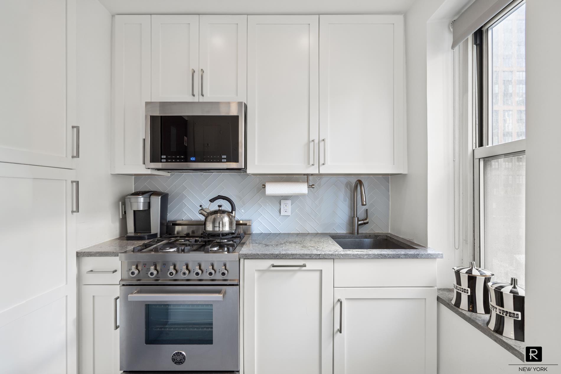 #8 photo, 400 E 52nd Street, Beekman Place , NY 10022