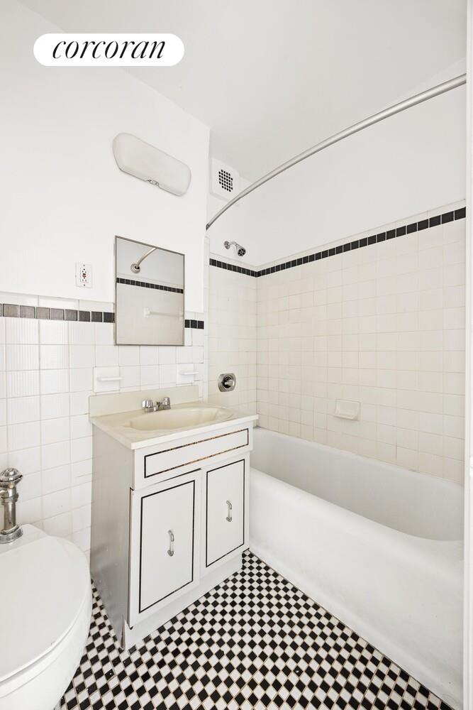 #7 photo, 24 5TH Avenue, Greenwich Village , NY 10011