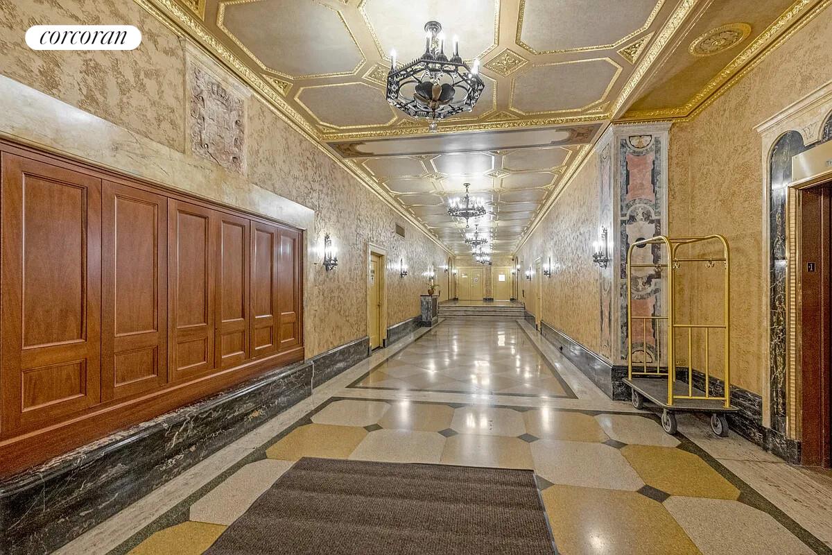 #8 photo, 24 5TH Avenue, Greenwich Village , NY 10011