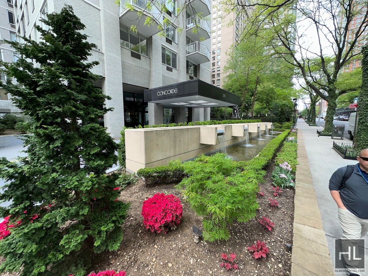 #1 photo, 220 E 65th Street, Upper East Side , NY 10065