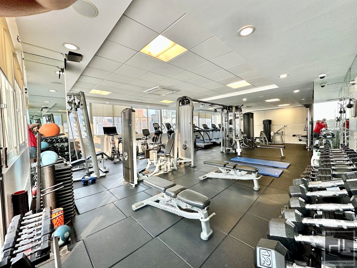 #19 photo, 220 E 65th Street, Upper East Side , NY 10065