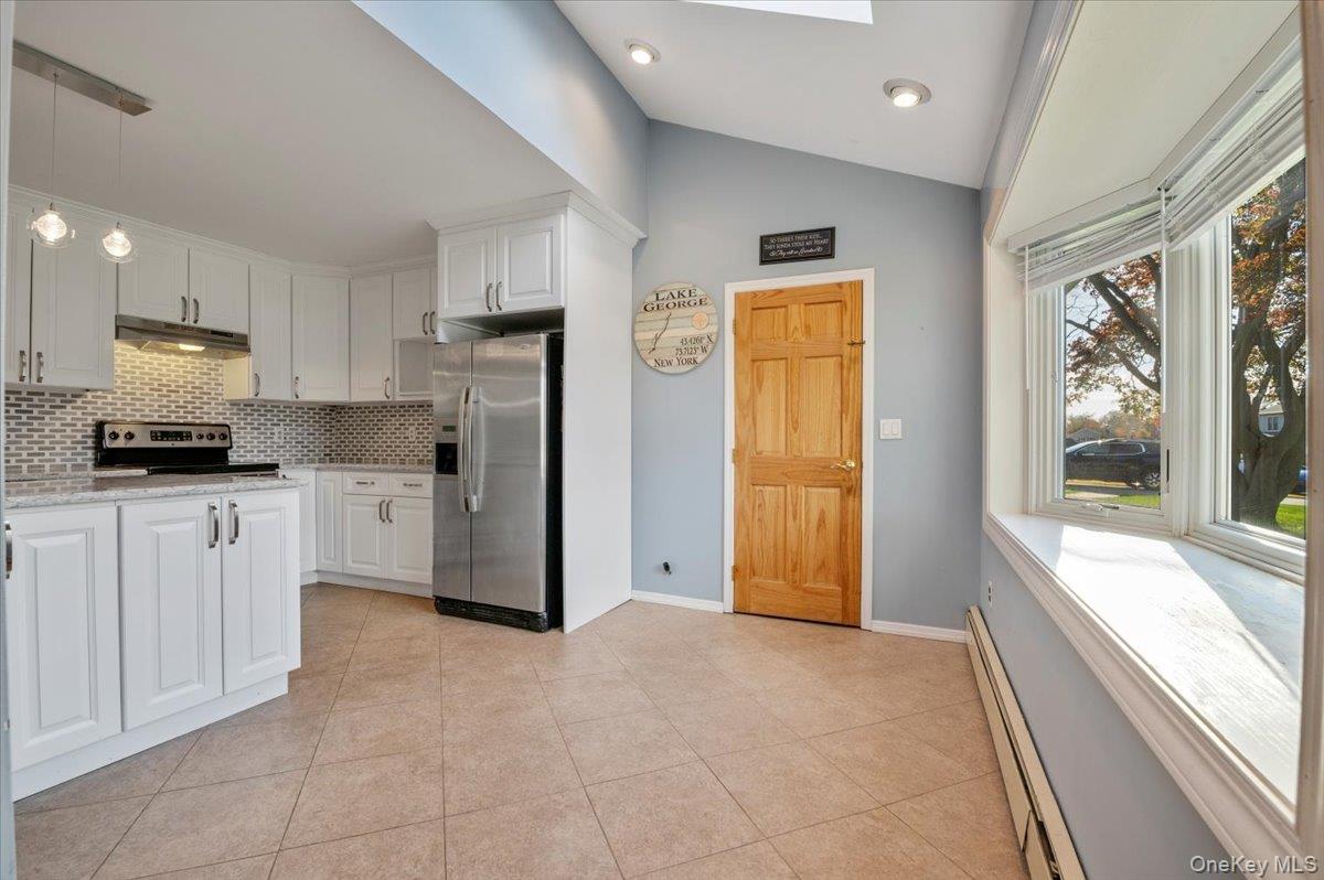 #20 photo, 126 Swan Lane, Levittown , NY 11756