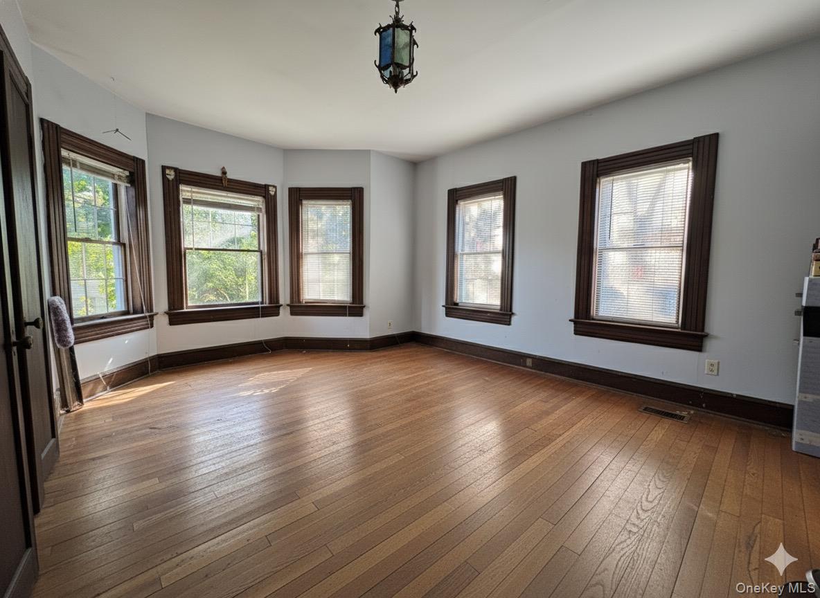 #9 photo, 42 Chestnut Street, Glen Cove , NY 11542