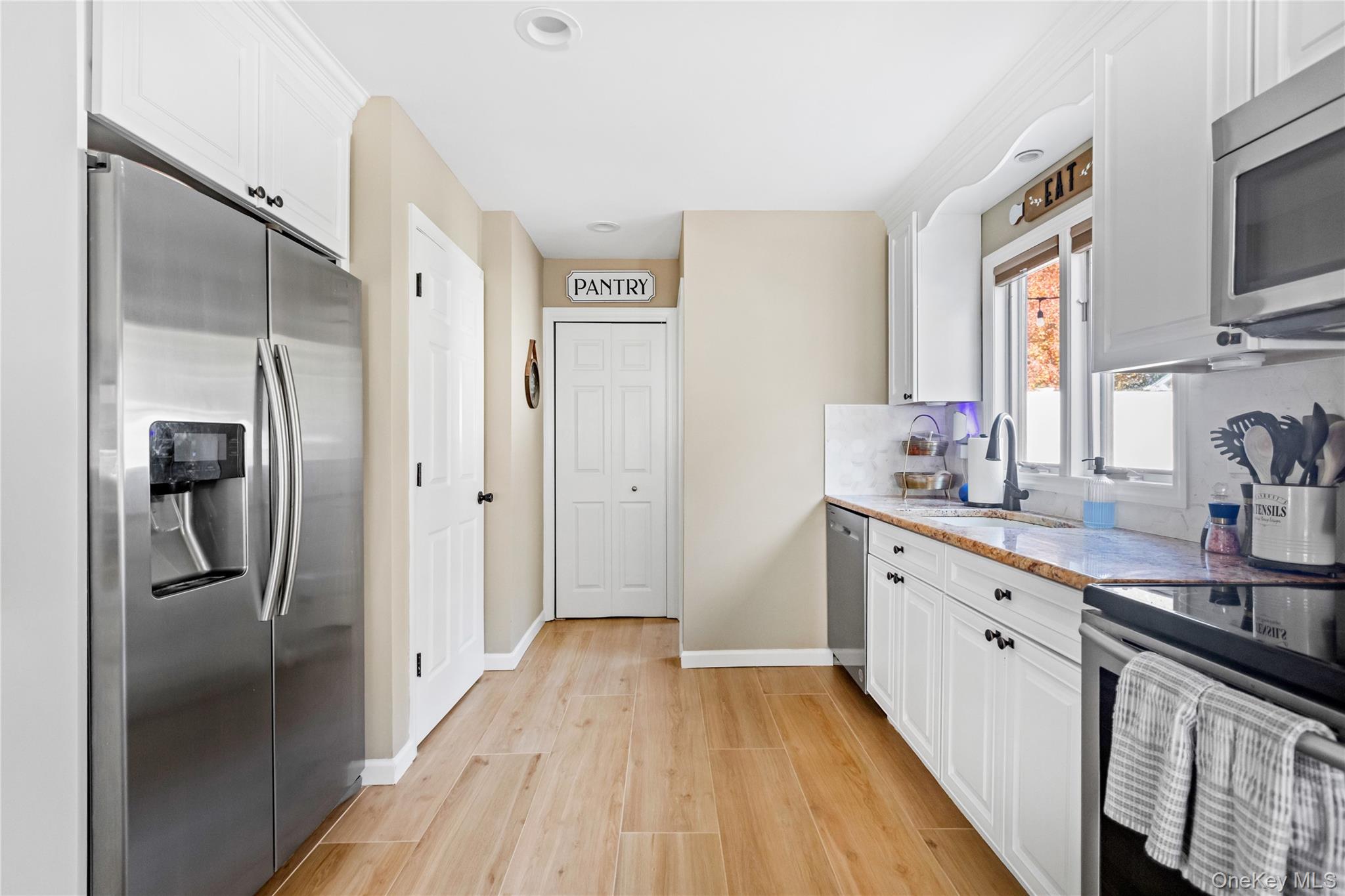 #11 photo, 31 Fallen Leaf Road, Holbrook , NY 11741