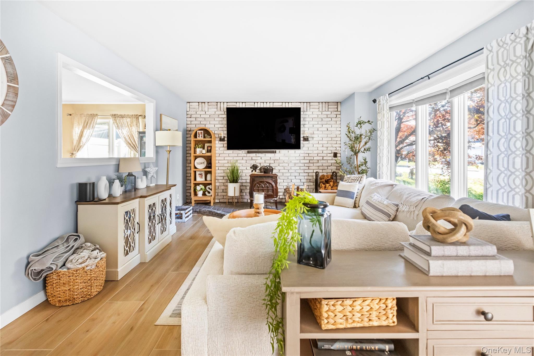 #5 photo, 31 Fallen Leaf Road, Holbrook , NY 11741