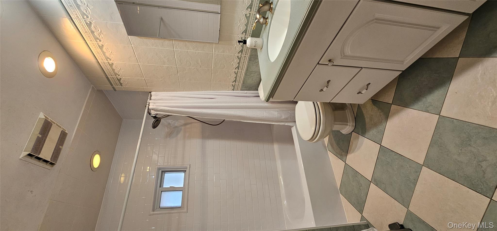 #10 photo, 20 Sugarwood Lane, Commack , NY 11725