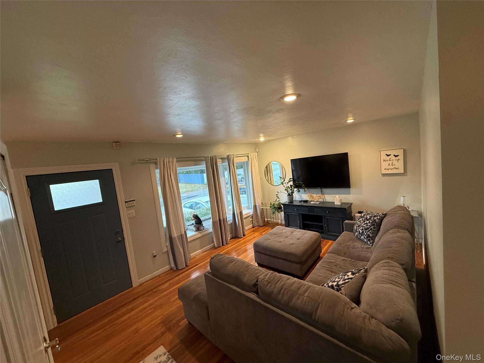 #4 photo, 20 Sugarwood Lane, Commack , NY 11725