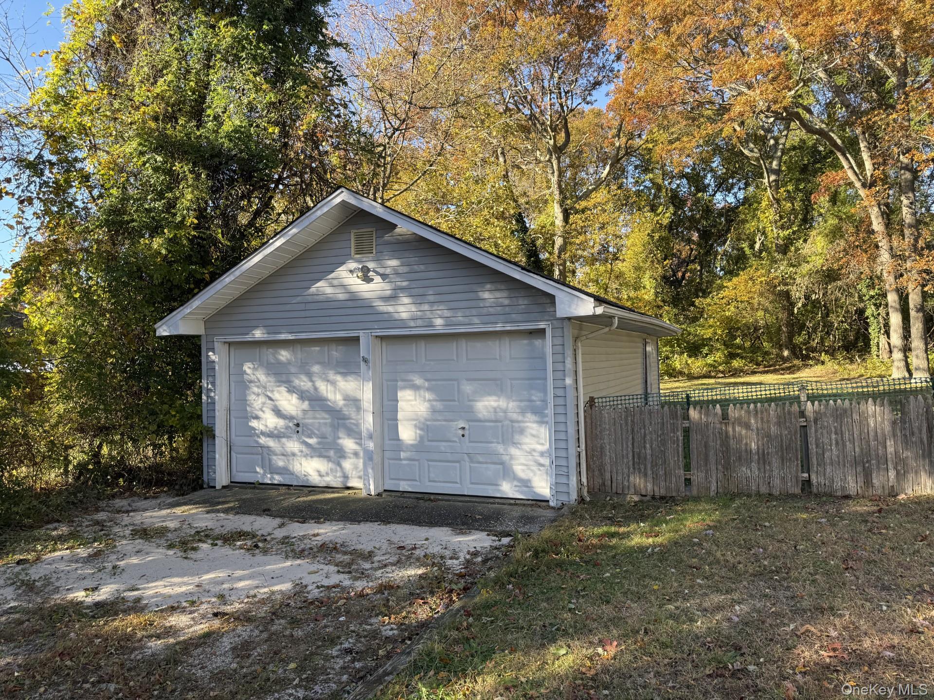 #3 photo, 2760 Locust Avenue, Ronkonkoma , NY 11779