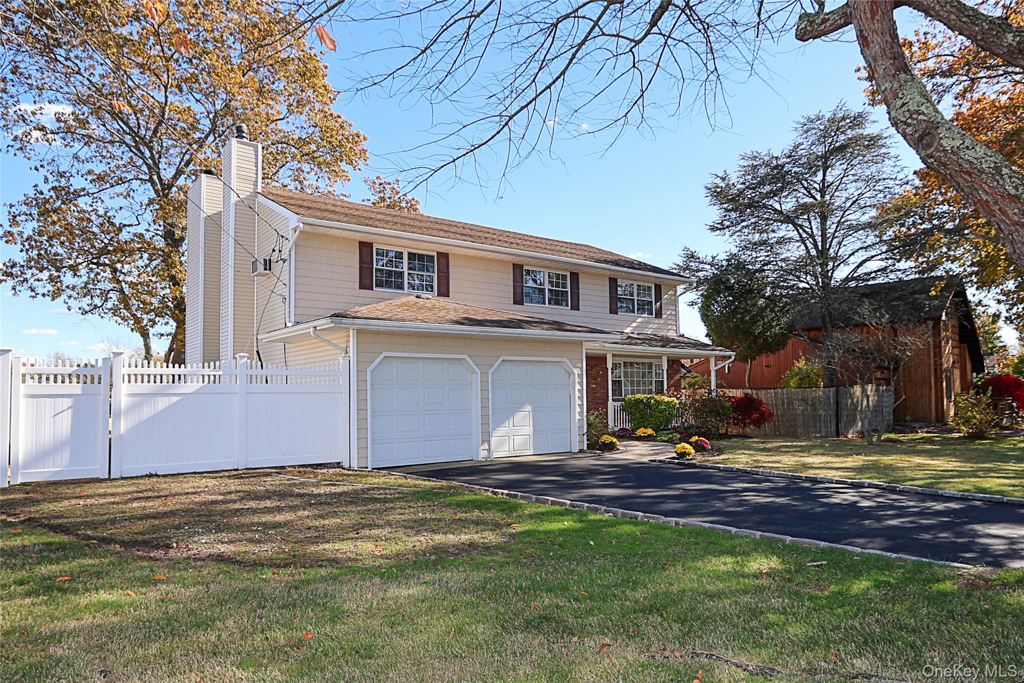 #2 photo, 1 Deer Lake Drive, North Babylon , NY 11703