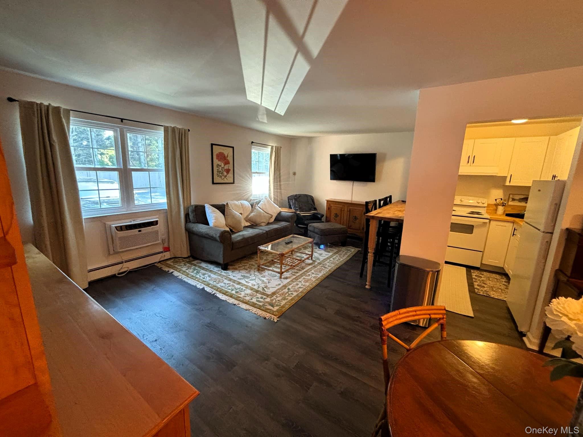 #11 photo, 26 Layton Avenue, Southampton , NY 11968